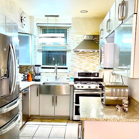 Lga Airport 3 Mins, 3 Bedroom Duplex House, Parking And Private Backyard, 9Mins Subway! New York Exteriör bild